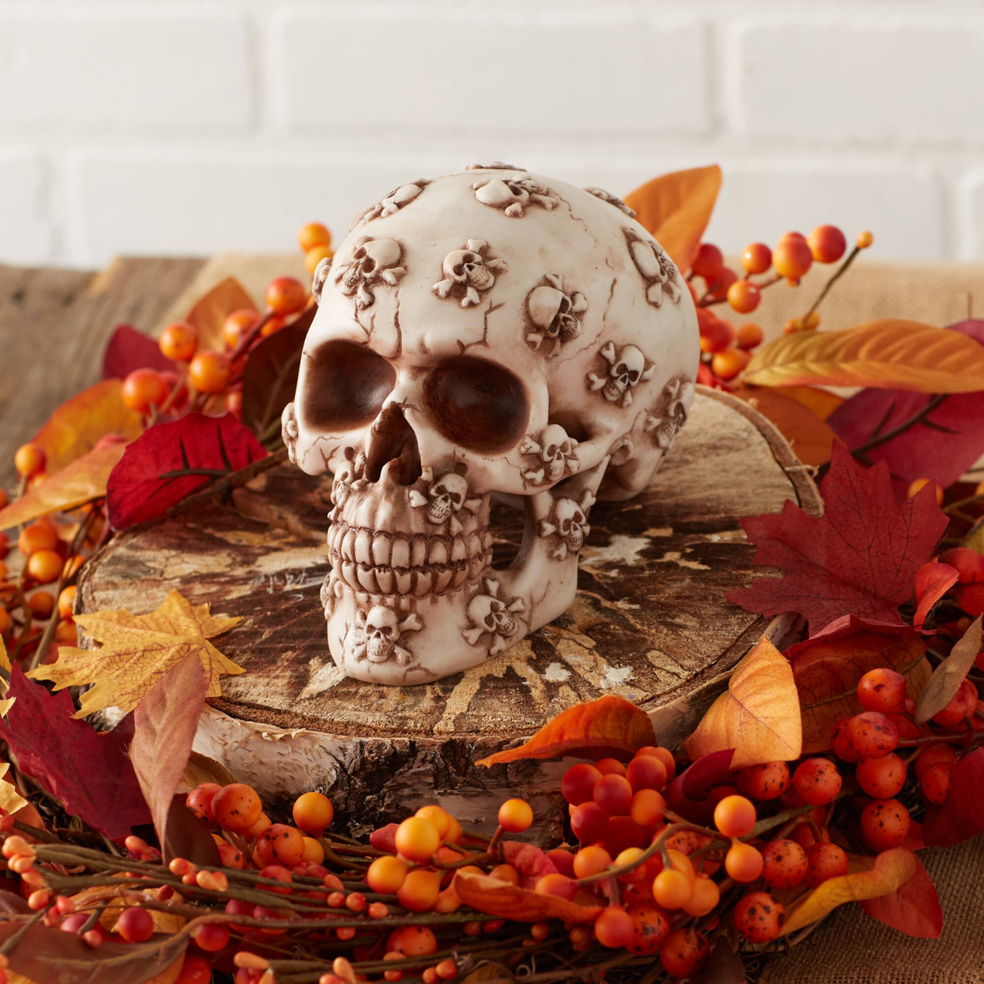 Dragon Crest Grinning Dia De Los Muertos Skull Décor